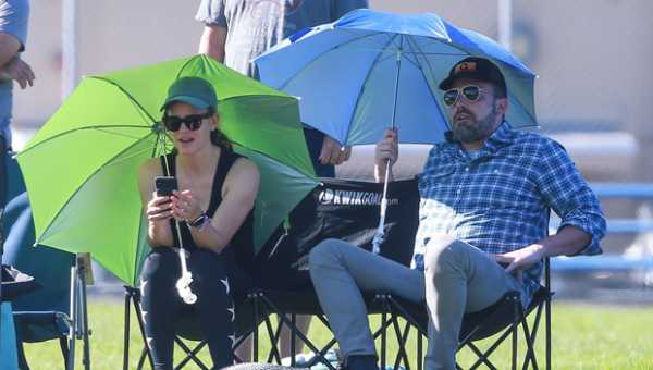 Ben Affleck & Jennifer Garner Shade Themselves With Umbrellas As They Watch Daughter’s Soccer Practice Together