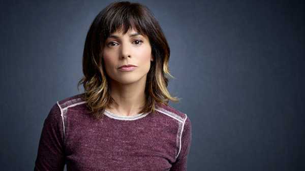 ‘AMLT’ Star Stephanie Szostak: Delilah’s Secret Will Begin To ‘Suffocate’ Her In Season 2