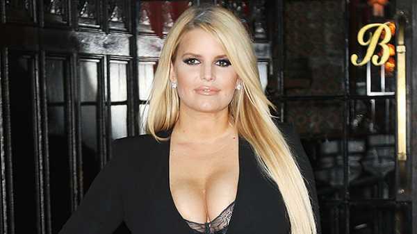 Jessica Simpson Looks Flawless While Posing Makeup-Free With Baby Birdie After Losing 100 Lbs.