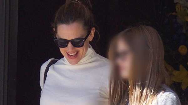 Jennifer Garner Is All Smiles At Church With Her Look-Alike Daughter Violet, 13 — Pics