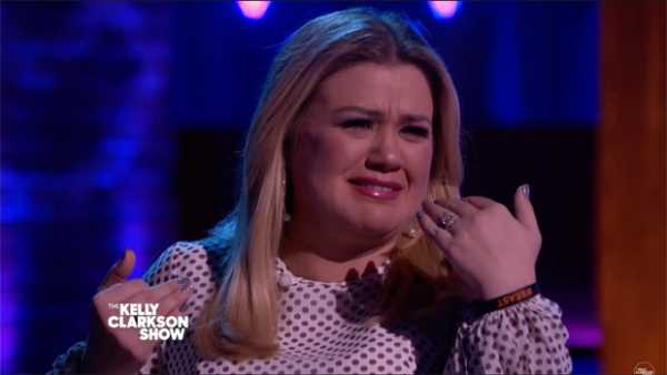 Kelly Clarkson Basically Sobs Over Garth Brooks’ ‘Make You Feel My Love’ Cover — Watch