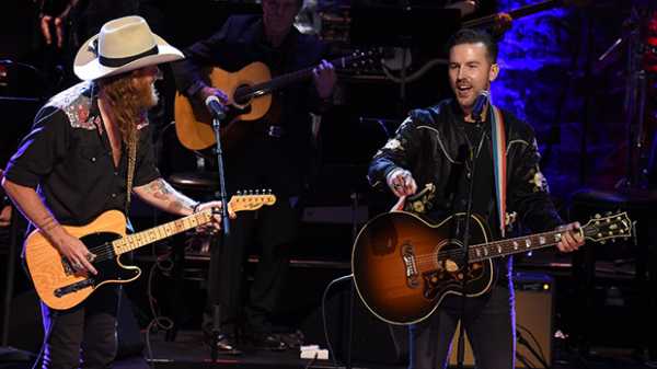 Brothers Osborne: Power Suddenly Goes Out In The Middle Of Halftime Show — Watch Video