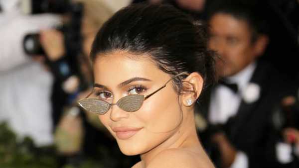 Kylie Jenner Shows Off Toned Stomach In Sexy Cutout Swimsuit At The Beach — Pics