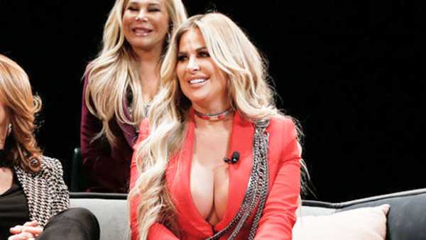 Kim Zolciak nearly Spills Out Of Low-Cut Top Amidst 40 Degree NYC Temperatures During BravoCon