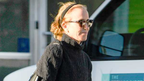 Felicity Huffman Spotted Doing Community Service After Serving 11 Days In Prison — Pics