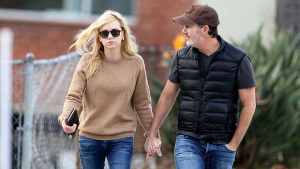 Anna Faris Sparks Engagement Rumors While Showing Off Huge Diamond Ring — See Pics