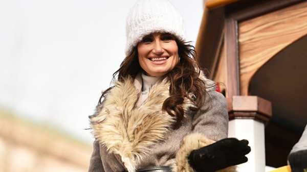 Idina Menzel Dazzles Performing ‘Sleigh Ride’ In Cozy Coat At Macy’s Thanksgiving Parade