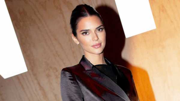 Kendall Jenner Shows Off Her Teeny Tiny Waist In All-Black Outfit On Thanksgiving