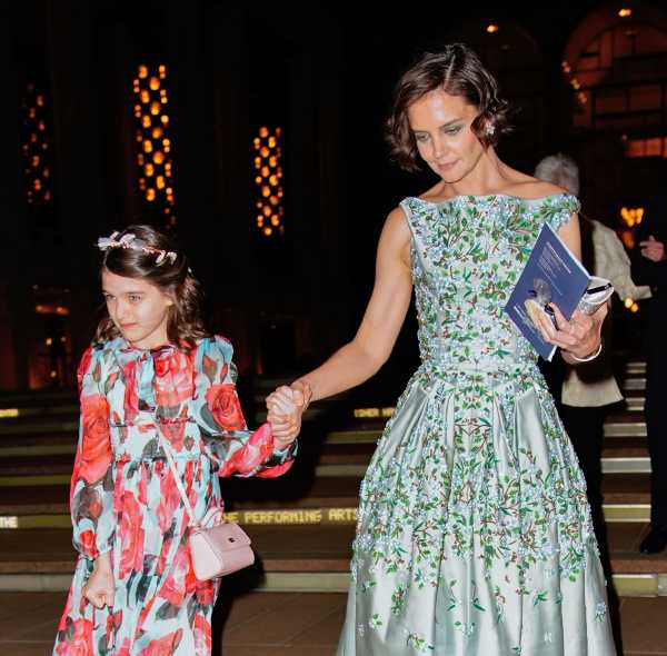 See Katie Holmes’s Photo of Teen Suri Cruise