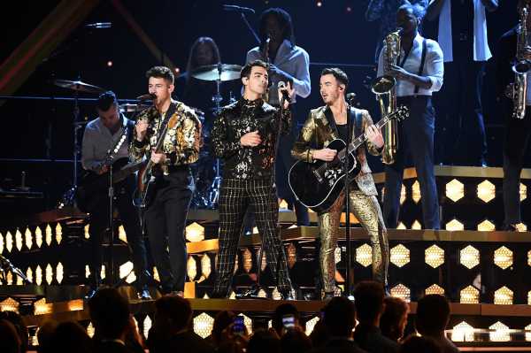 Watch Nick, Joe, and Kevin Jonas’ Grammys 2020 Performance