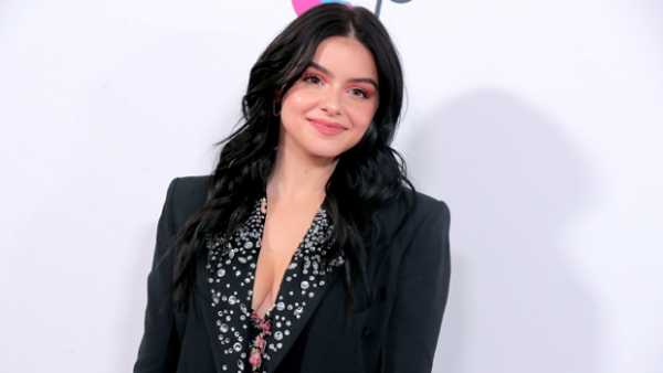 Ariel Winter, 21, Shows How To Rock A Suit & Still Bare Your Abs – Pics