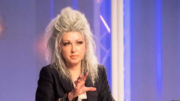 ‘Project Runway’ Preview: Cyndi Lauper Reveals Secrets About Her Wild & Unique Style — Watch