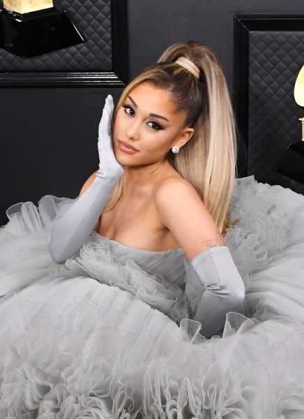 Ariana Grande Was Seen Making Out With Man at Bar – Is Ariana Grande Single?