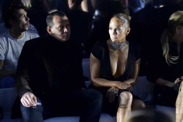 Jennifer Lopez Wore This Elegant Look at the Tom Ford Show