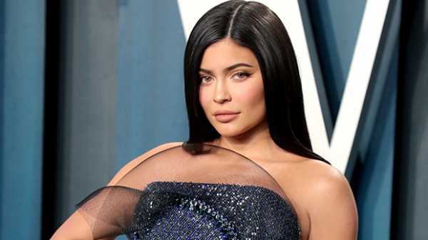 Kylie Jenner Sparkles In Strapless Beaded Gown At Her 1st VF Oscars Party — Pics 