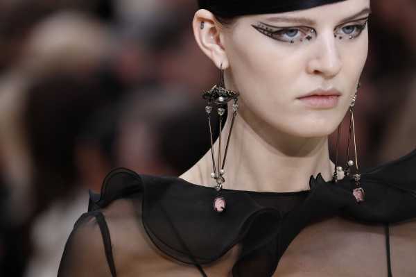 Best Beauty Looks at Paris Fashion Week 2020