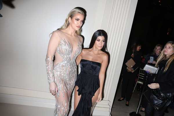 Twitter Is Angry at Khloé Kardashian for TPing Kourtney Kardashian