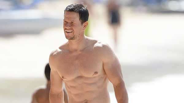 Mark Wahlberg, 49, Puts His Ripped Back & Arm Muscles On Display While ...