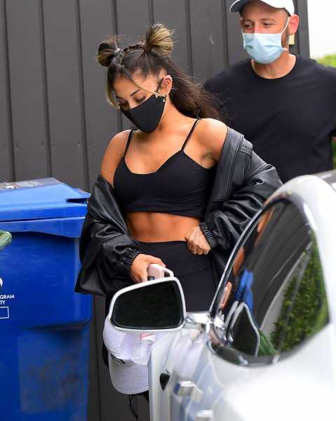 Ariana Grande Shows Off Abs While Leaving L.A. Gym