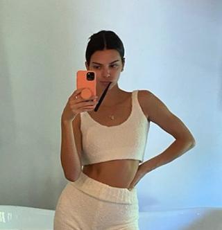 See Kendall Jenner’s Rare Makeup-Free Selfie