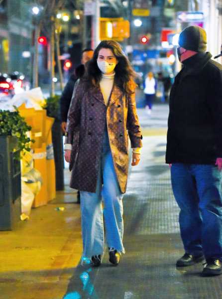 Selena Gomez Went Shopping in an Louis Vuitton Trench Coat