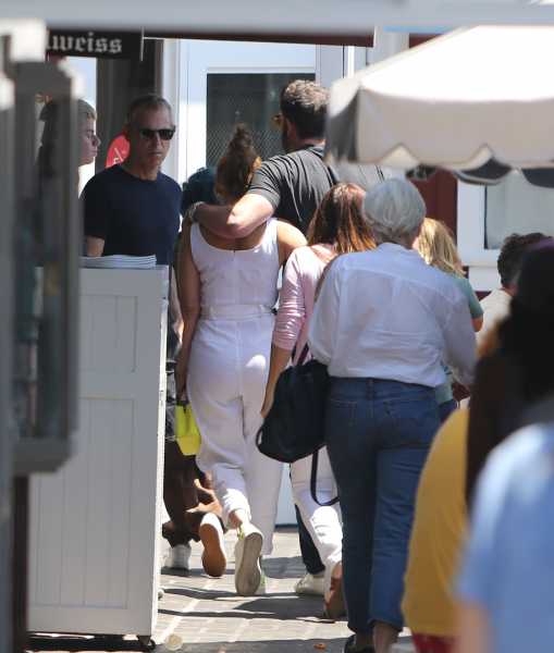 See Photos of Jennifer Lopez and Ben Affleck Showing PDA in Los Angeles