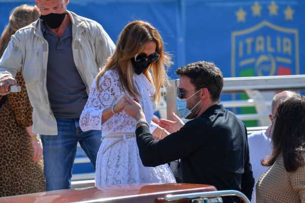 See Photos of Jennifer Lopez and Ben Affleck Cuddling in Venice