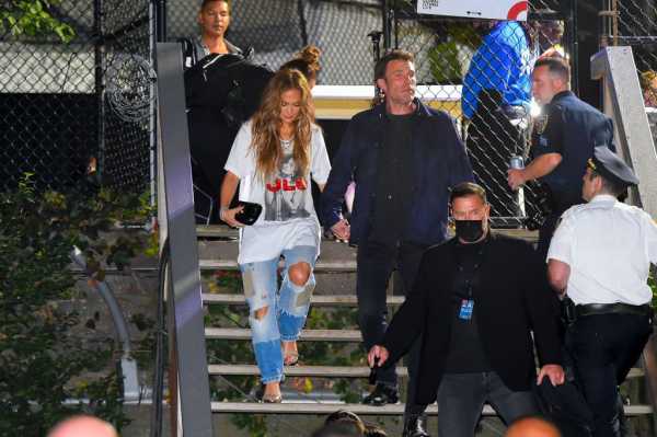 Jennifer Lopez and Ben Affleck Had a Sweet Moment After Her Show