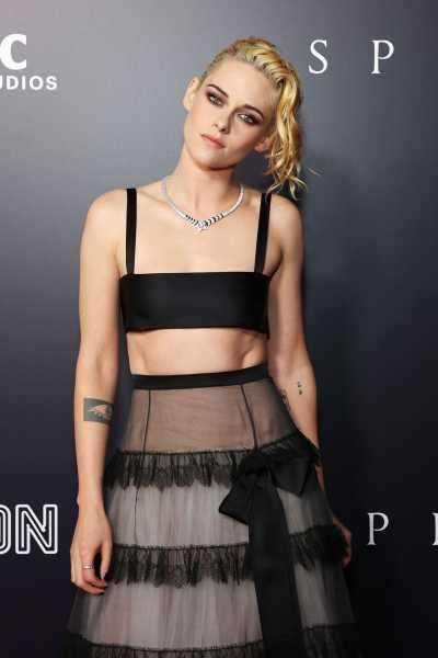 Kristen Stewart Wears a Chanel Crop Top and Sheer Skirt at Los Angeles Spencer Premiere