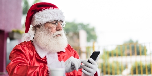 Mall Santa Claus returns after pandemic to high inflation, social distancing