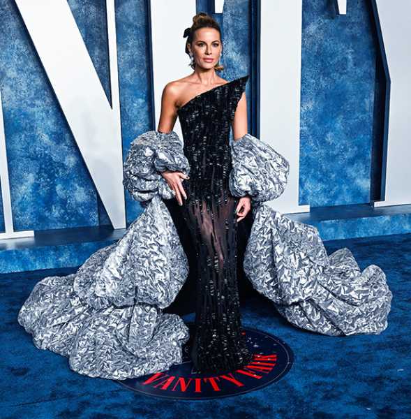 Kate Beckinsale Looks Sexy In Sheer Dress With Silver Train & Dramatic ...