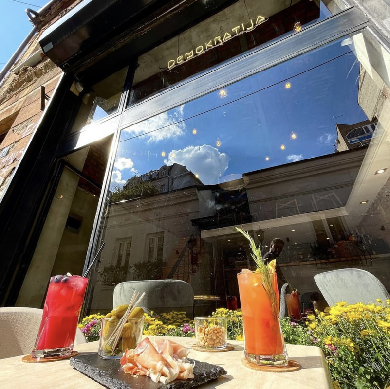 Demokratija bar in Belgrade