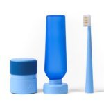 The different packaging solutions created by Hyléance for 900.care include a box for toothpaste tablets with a sliding ring, a shower gel bottle with a three-part cap allowing it to be stored upside down, a refillable toothbrush with a lightweight handle manufactured with gas-assisted injection molding