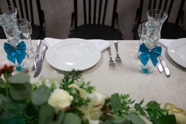 How to Learn to Entertain Guests: You Can Do Without a Toastmaster and WiFi Distribution
