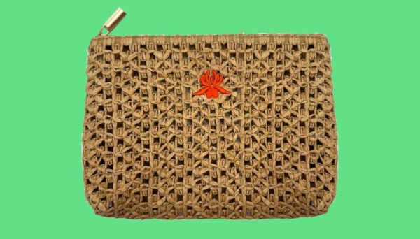 Pure Trade creates a beauty pouch and a tote bag in paper straw for Sisley