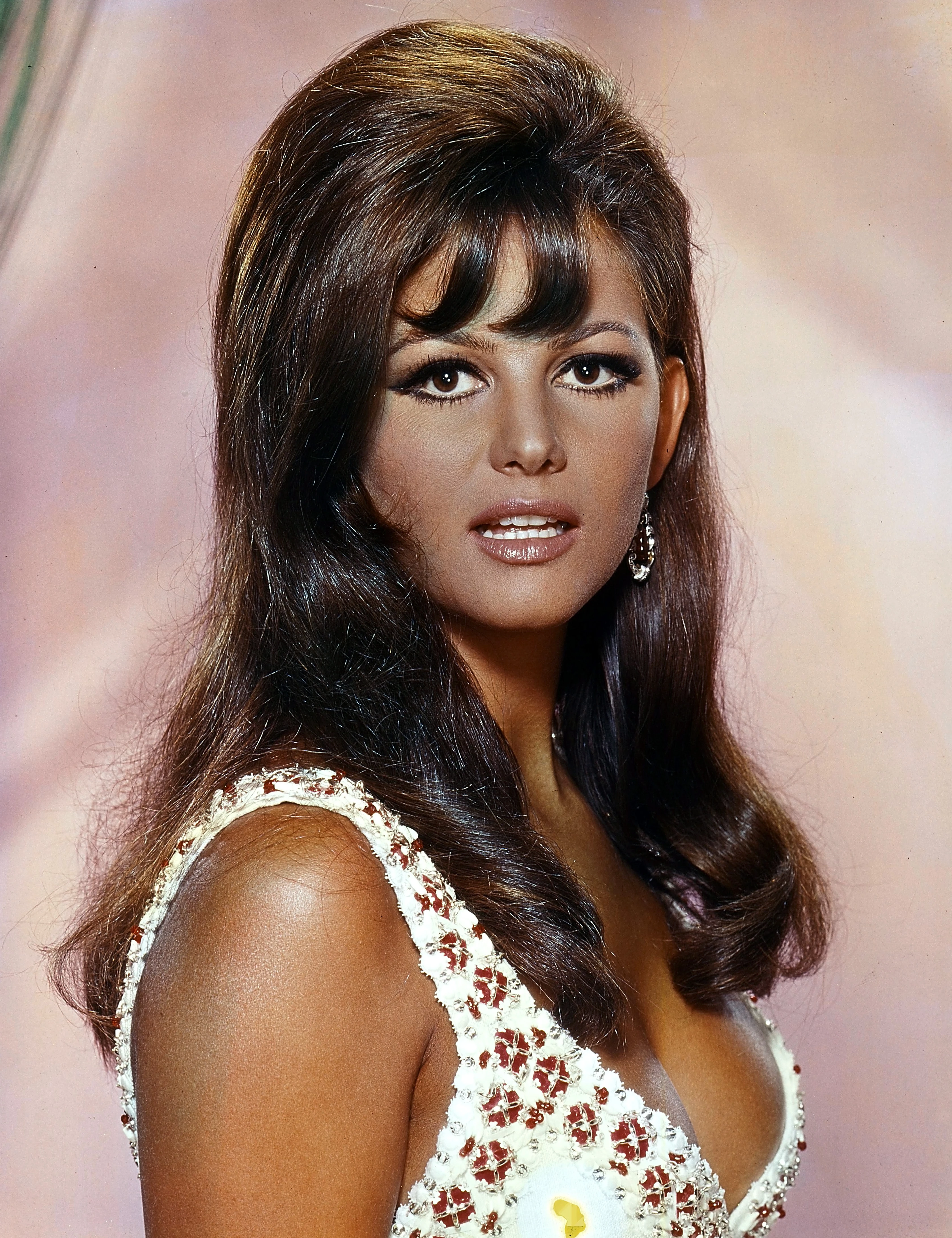 Eternal beauty: 25 archival photos of Claudia Cardinale10