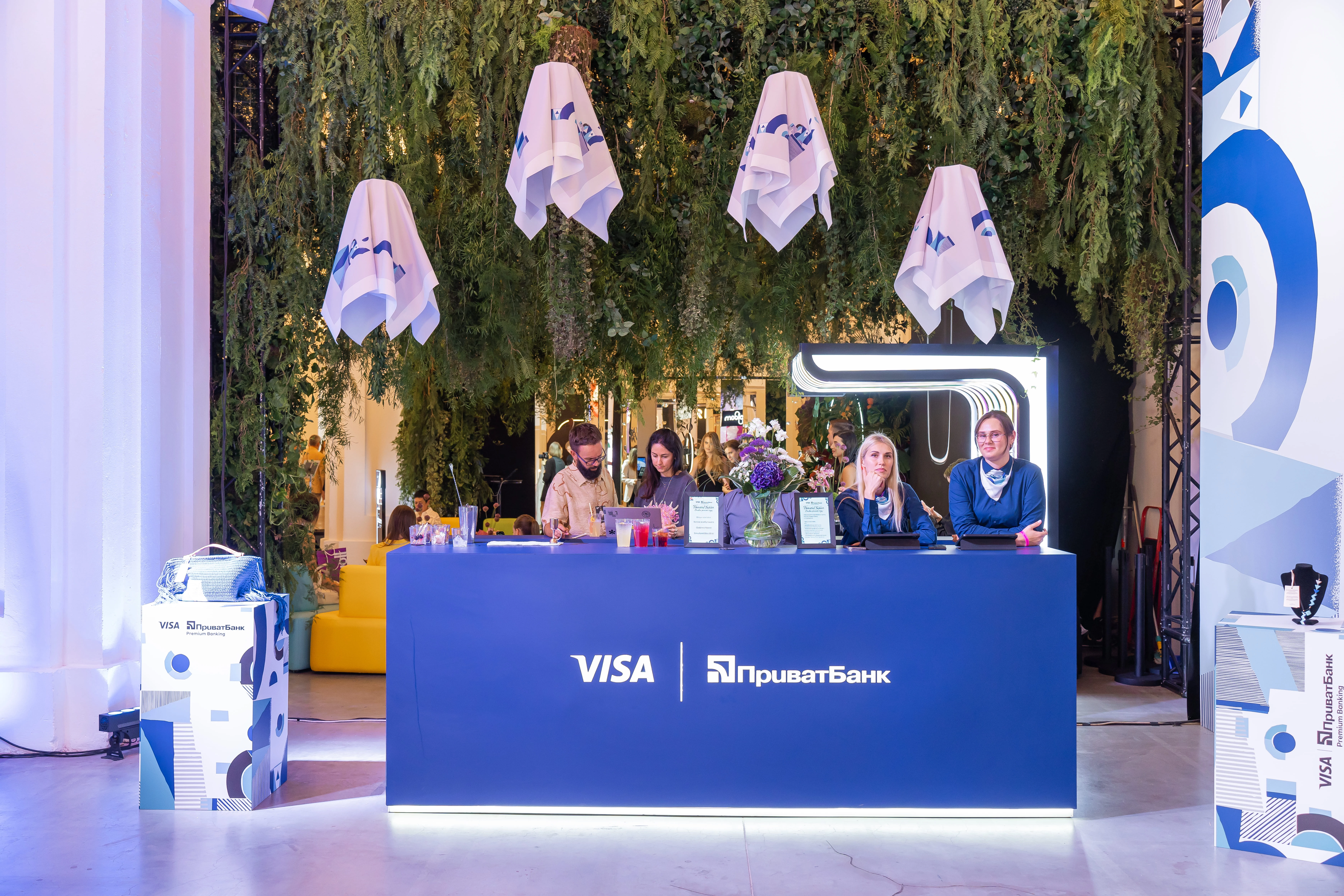 Like fashion, money and money were collected at Ukrainian Fashion Week1