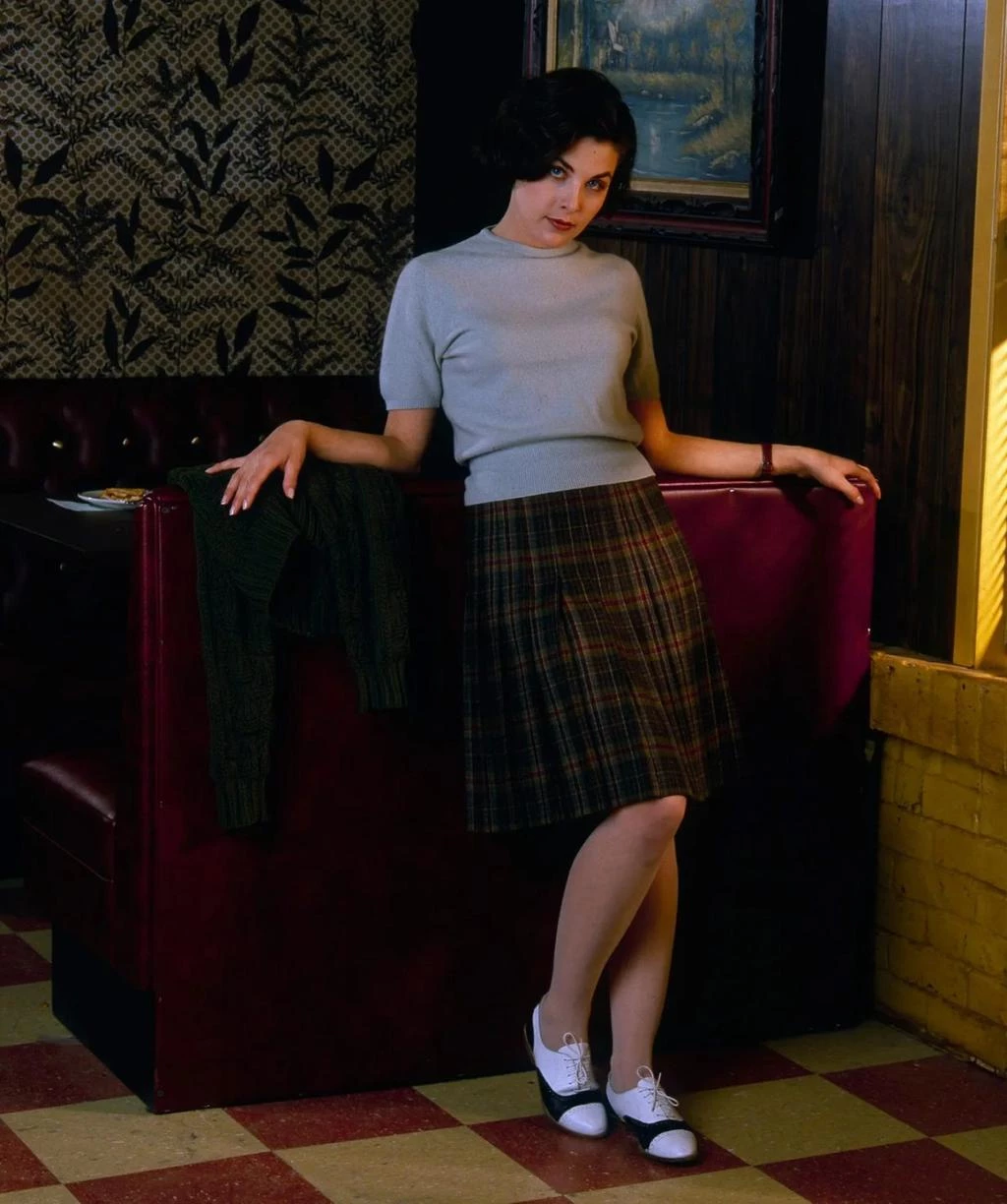 American noir: fashion in the TV series "Twin Peaks" by David Lynch7