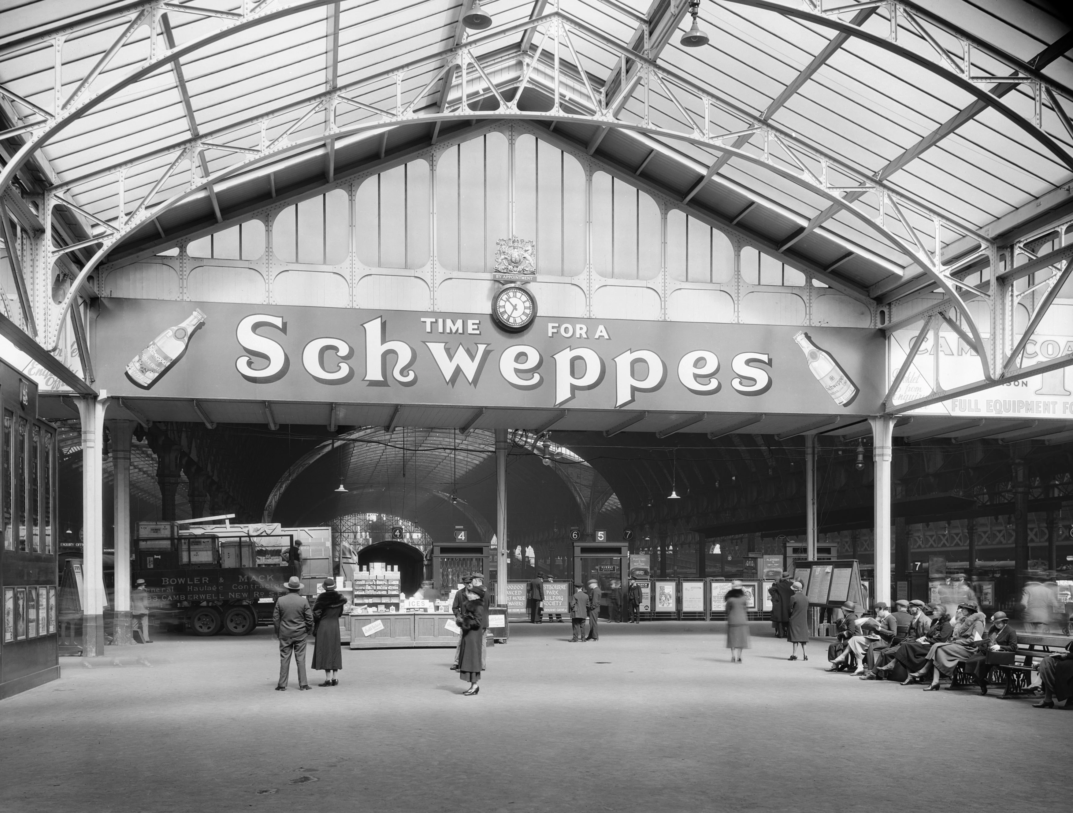 Schweppes advertisement at Paddington station in London, 1934. Photo: Getty Images1