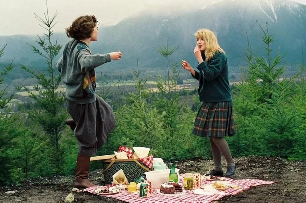American noir: fashion in the TV series "Twin Peaks" by David Lynch11