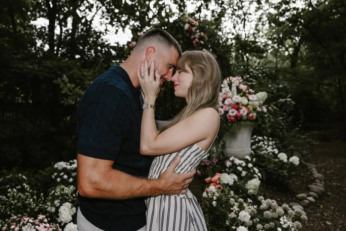 Official: Taylor Swift is engaged to Travis Kelce1