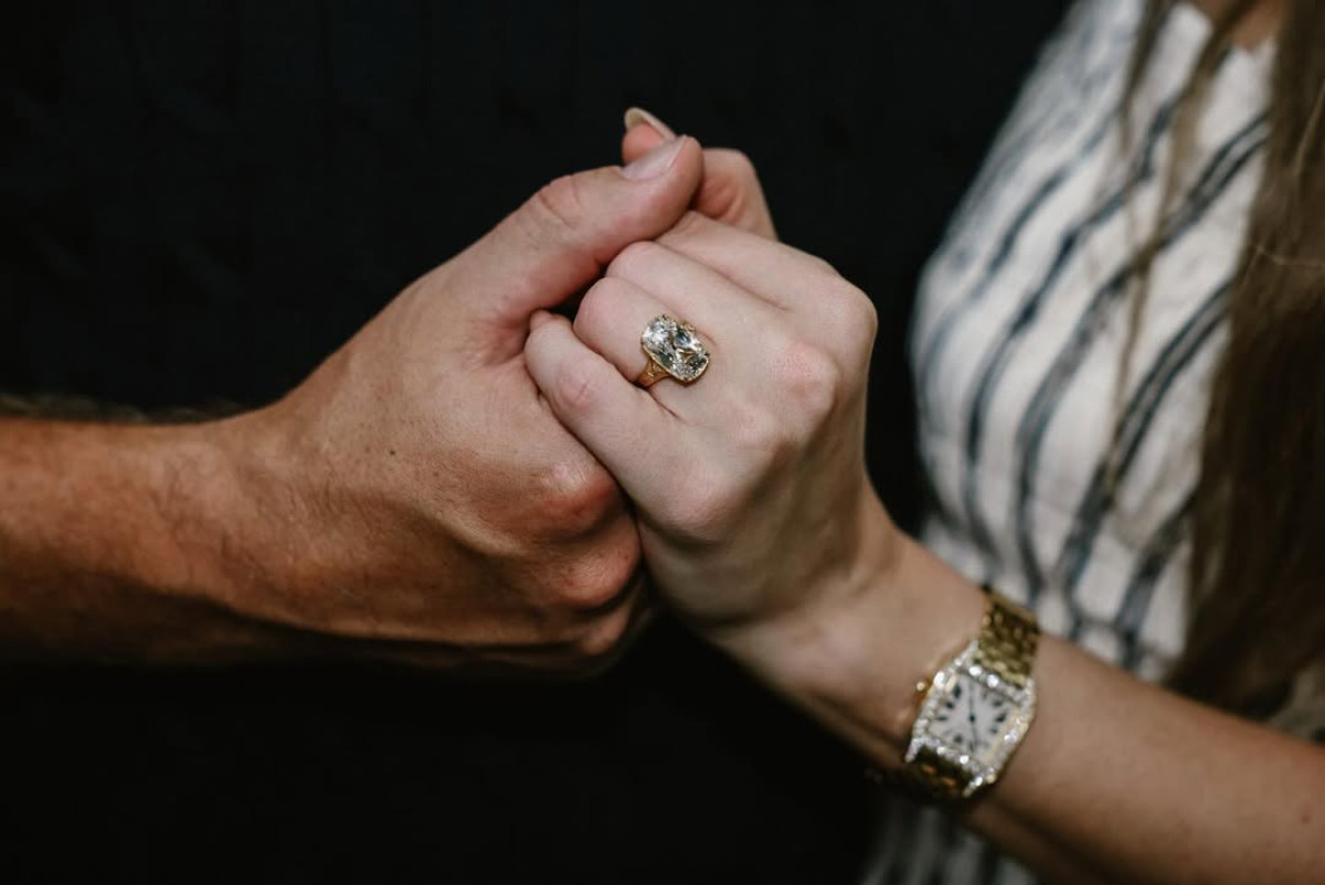 Official: Taylor Swift is engaged to Travis Kelce2
