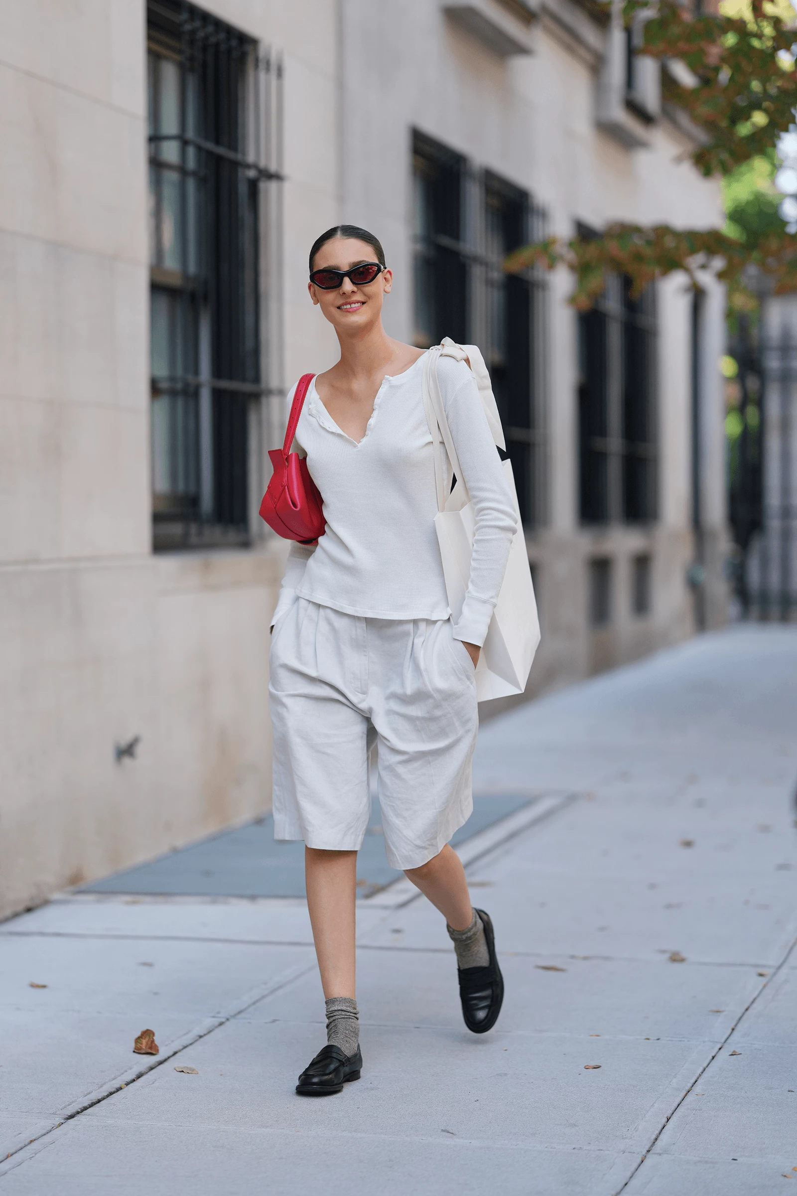 Bermuda Shorts: Fall 2025's Must-Have & Early Styling Tips
1