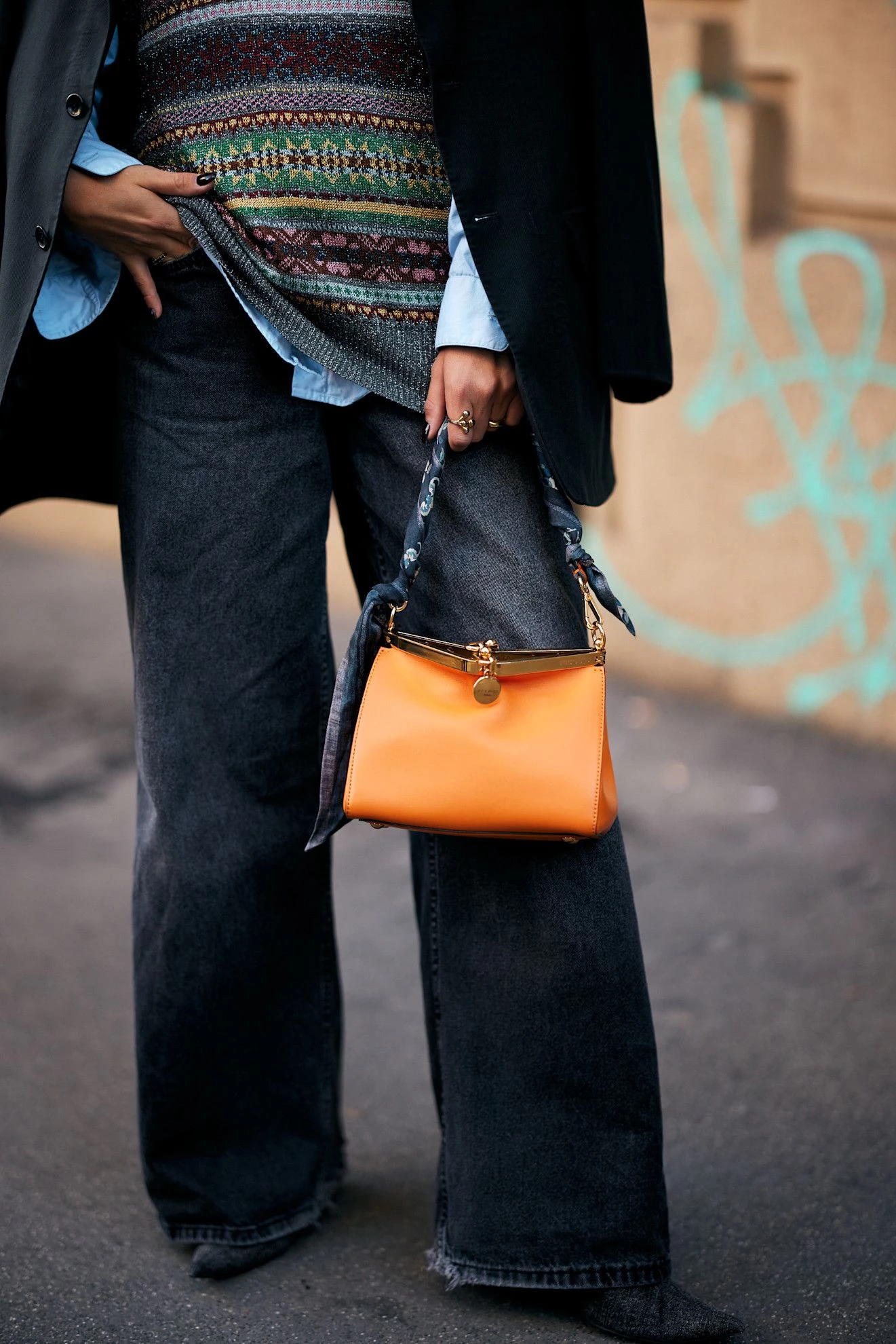 The tangerine purse: the must-have '26 item you can sport today.
6