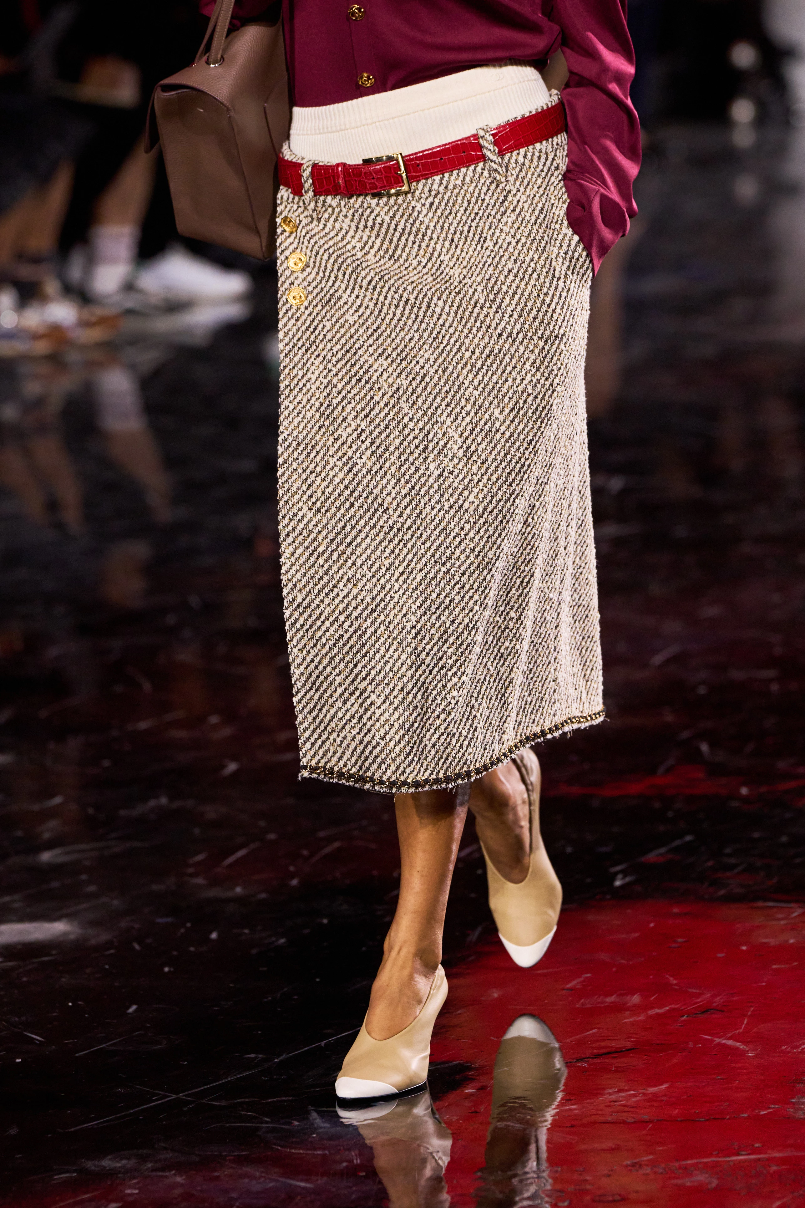 Chanel's dual-color footwear: top spring/summer 2026 shoe trend
1