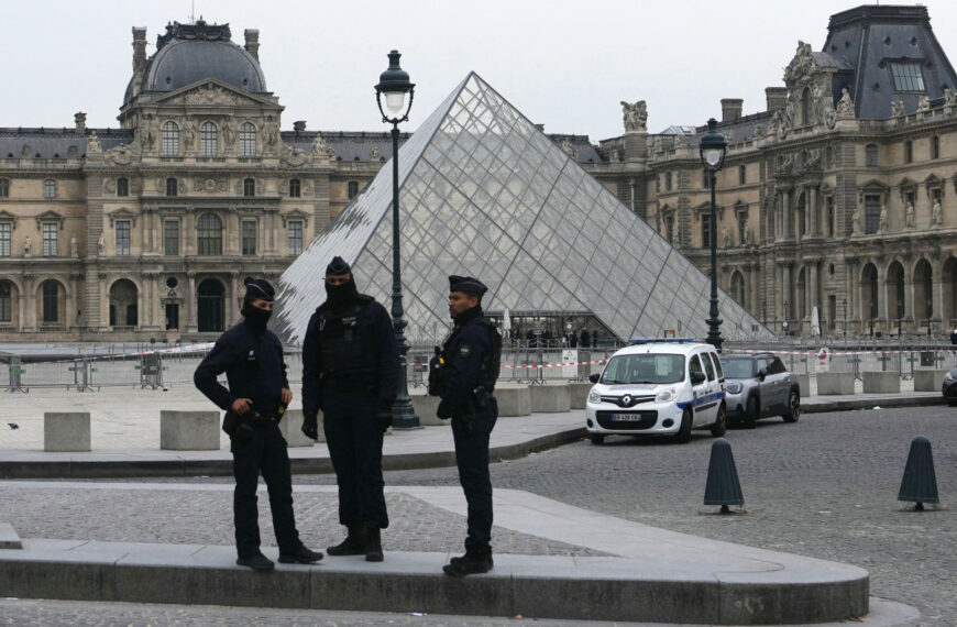 The Louvre was robbed in Paris: what is known about the large-scale crime in one of the most famous museums in the world