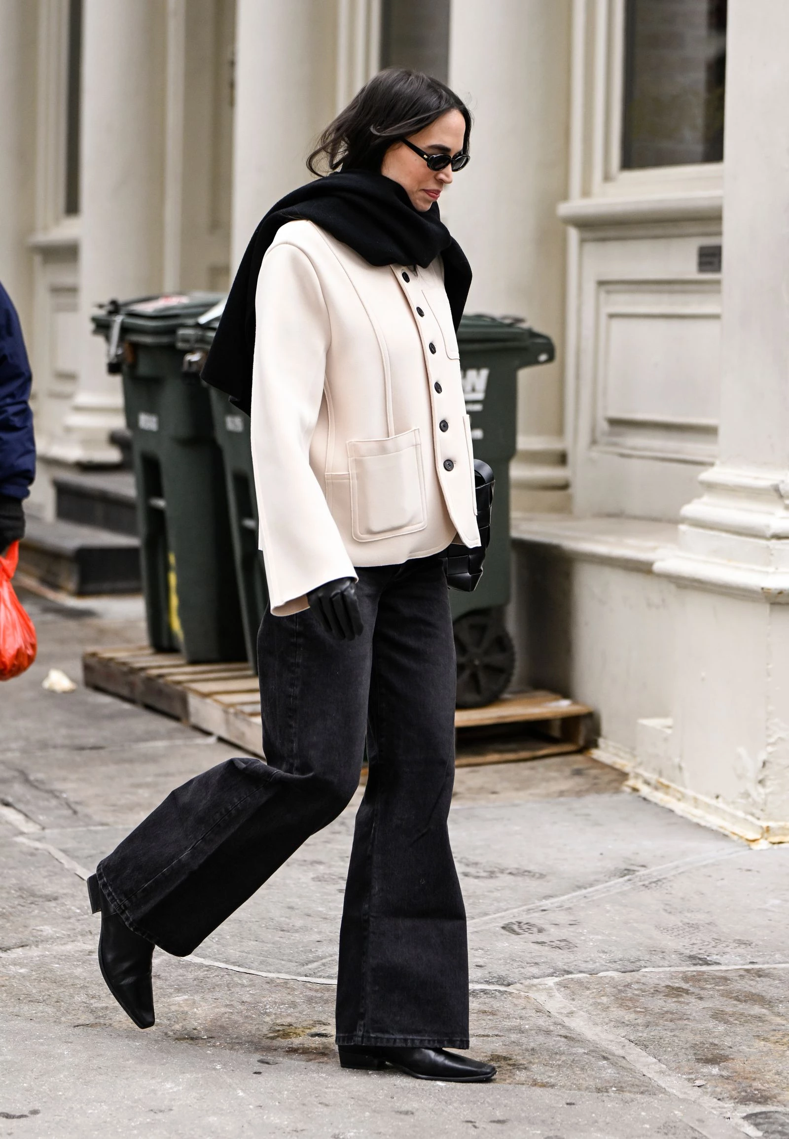 7 Chic Takes on Bell-Bottom Jeans This Autumn: 2025
7