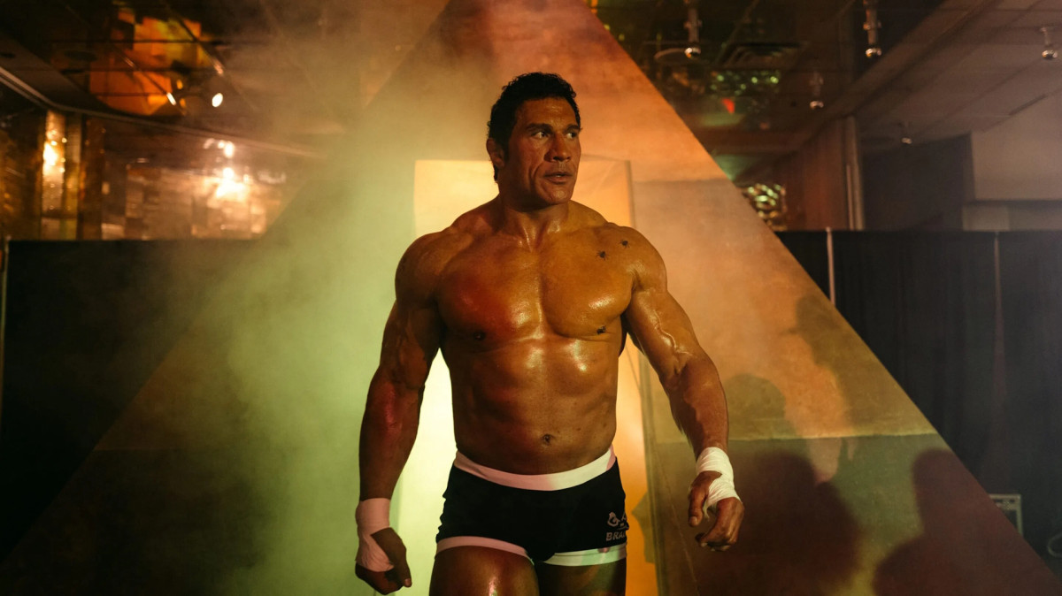 Emily Blunt and Dwayne Johnson spoke about the obsession and unexpected strength of Oleksandr Usyk during the filming of the movie "Unbreakable"1
