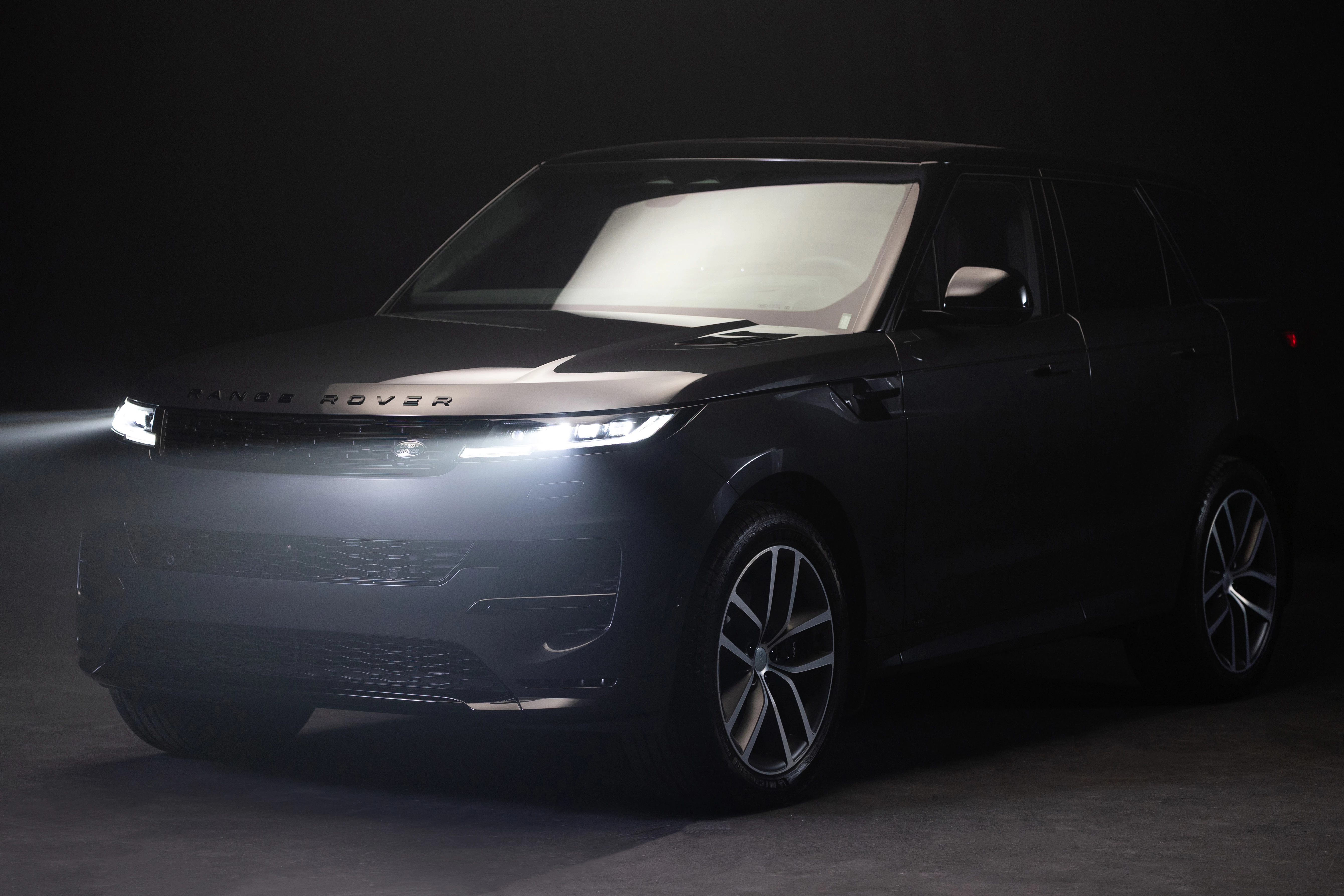 Swede is dynamic: Zirka fencing Olga Kharlan tests Range Rover Sport4