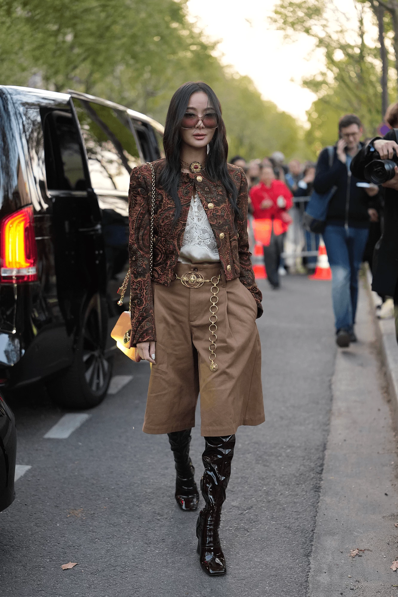Bermuda Shorts: Fall 2025's Must-Have & Early Styling Tips
2